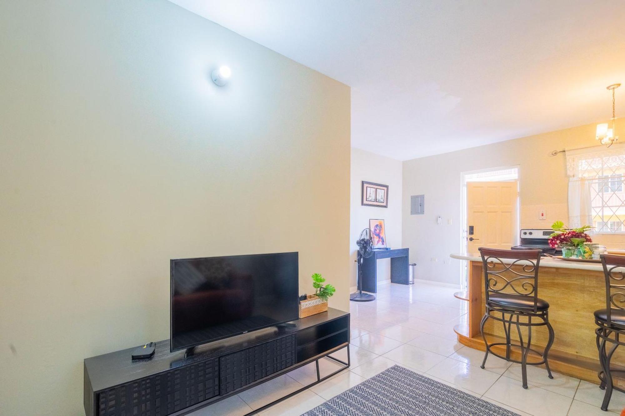 Musgrave Annex- Comfy 1 Bedroom Apartment On The Ground Floor 金斯敦 外观 照片