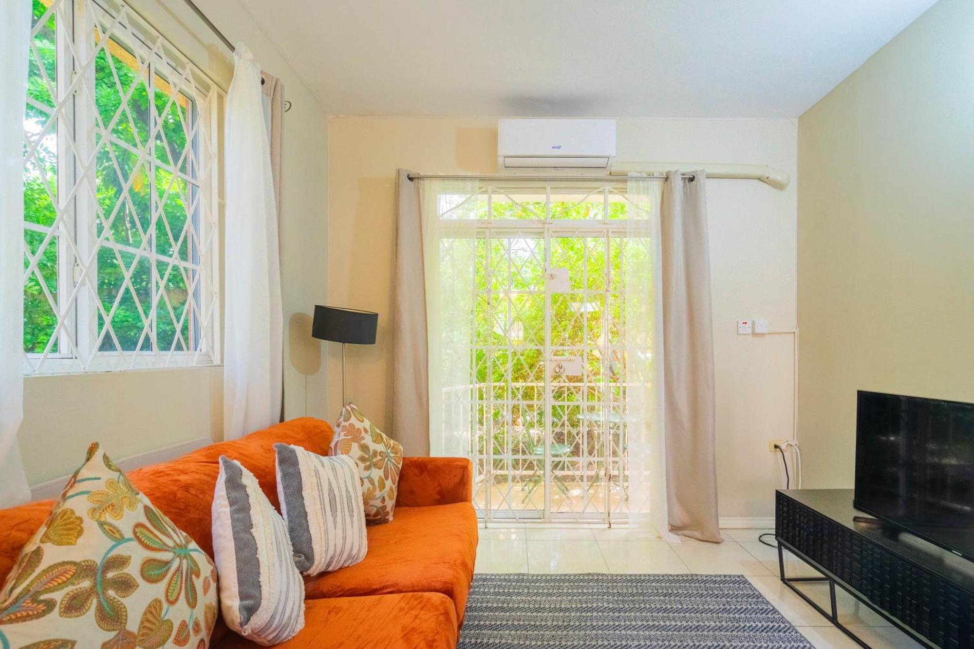 Musgrave Annex- Comfy 1 Bedroom Apartment On The Ground Floor 金斯敦 外观 照片