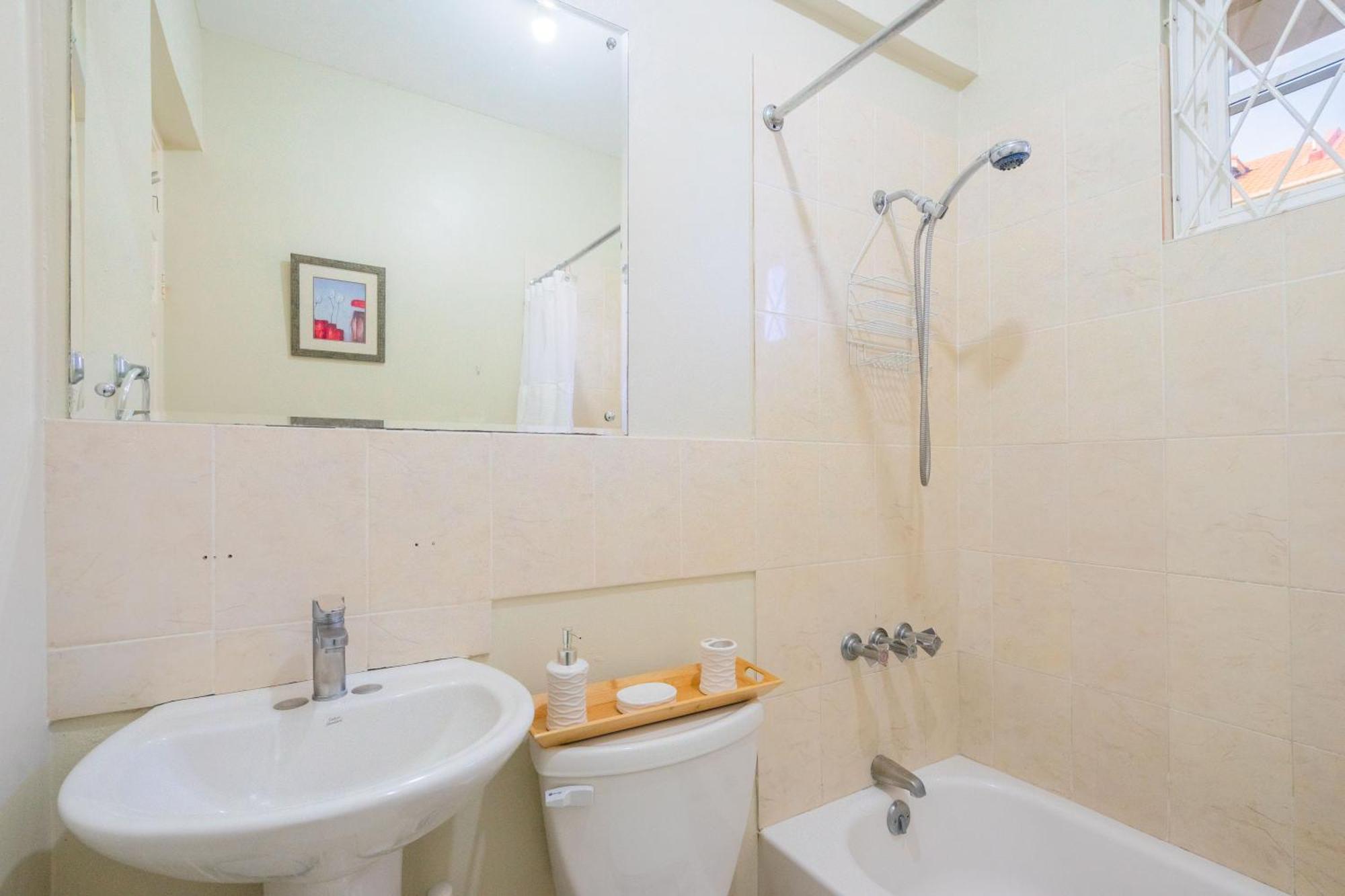 Musgrave Annex- Comfy 1 Bedroom Apartment On The Ground Floor 金斯敦 外观 照片